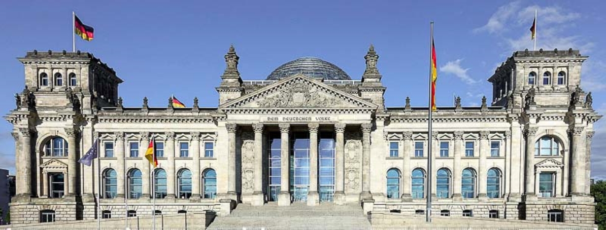 Frontalansicht des Deutschen Bundestag.